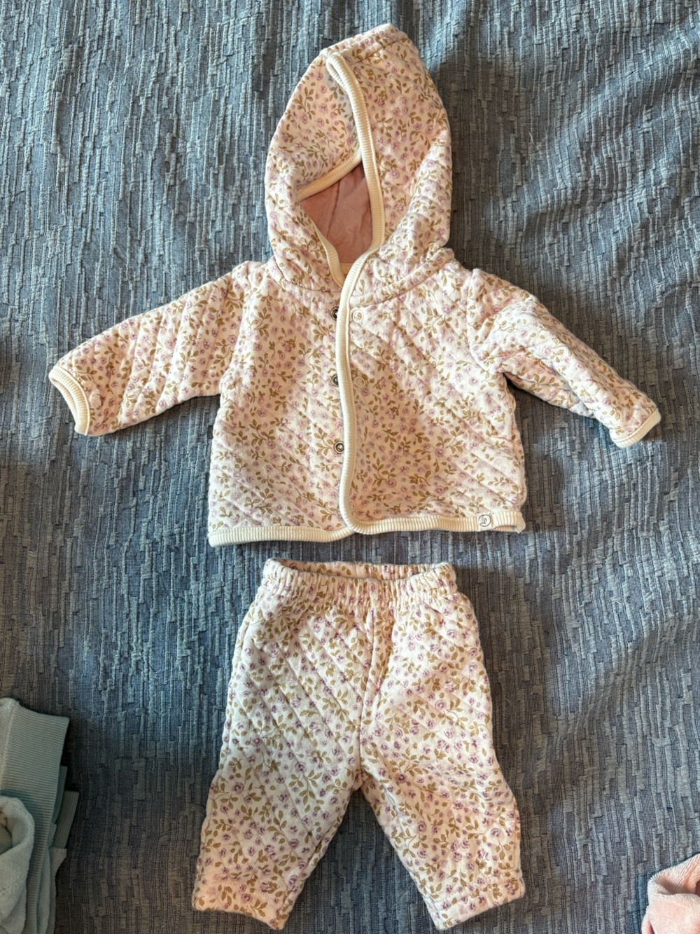 Little planet by Carter’s floral quilted set